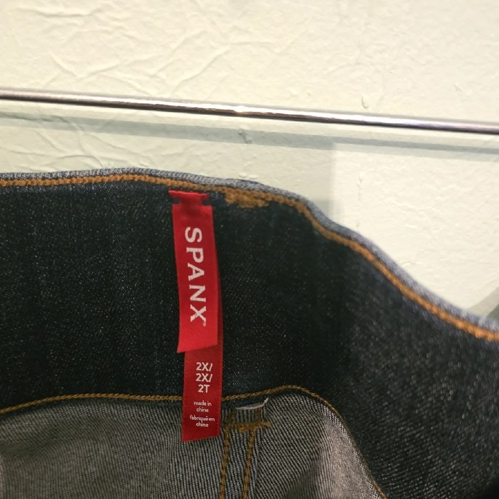 SPANX Dark Blue Flare Jeans 2X (22-24) **LIKE NEW** - Picture 2 of 11